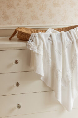 שמיכת רויאל - לבנה