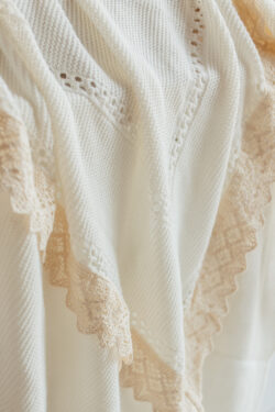 ⁦שמיכת רויאל - שמנת⁩ – תמונה ⁦2⁩